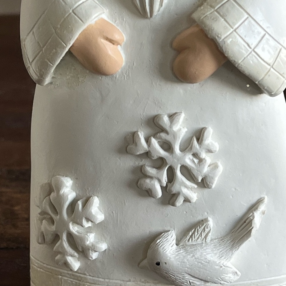 Pair of vintage Santas dressed in white with snowflakes and doves - Picture 2 of 6